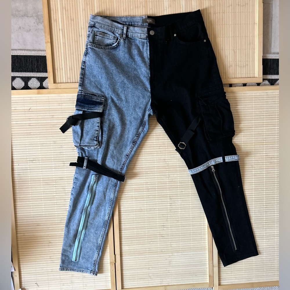 CECA UTILITY CARGO JEANS ZIPPER BLACK/BLUE
Like new condition
Size:40 - Picture 2 of 9